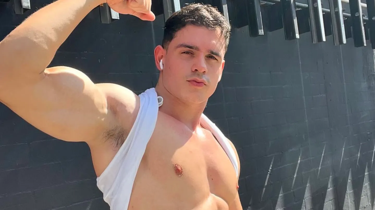 'Summer Lovin', Having a Blast' with Columbian Hunk Matthew Summer