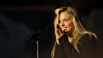 Is Reneé Rapp Engaged? Sapphic Fans Decode the TikTok Ring That Shook Queer Internet